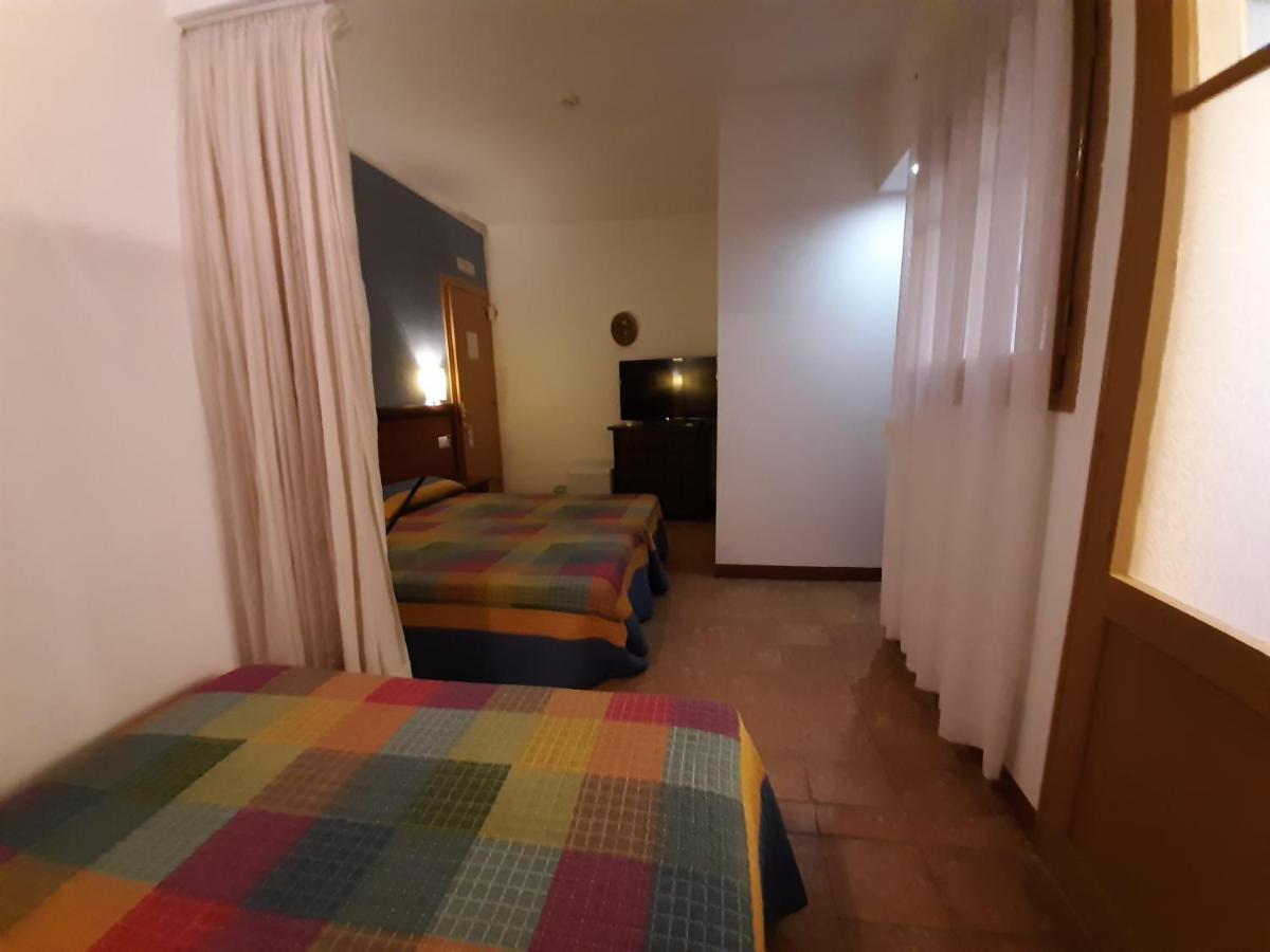Hostal Platja Cambrils Luaran gambar