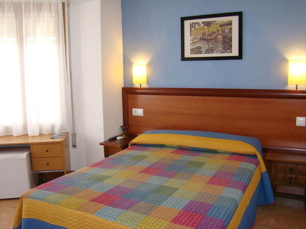 Hostal Platja Cambrils Bilik gambar